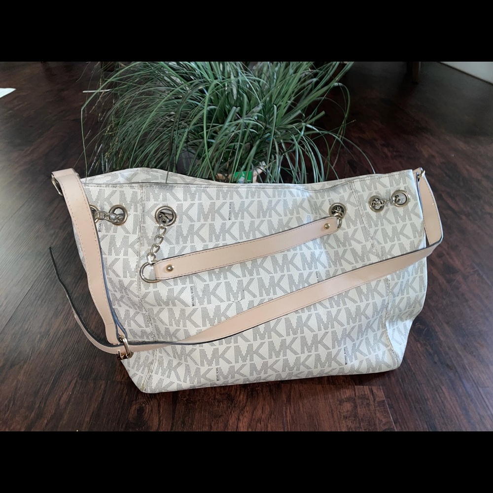 Micheal kors purse